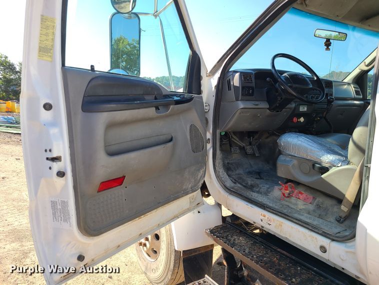 image for item MG9699 2007 Ford F750 Super Duty  utility / service truck