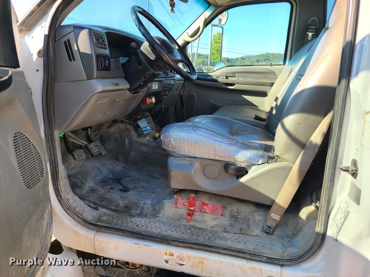 image for item MG9699 2007 Ford F750 Super Duty  utility / service truck