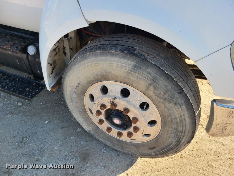 image for item MG9699 2007 Ford F750 Super Duty  utility / service truck