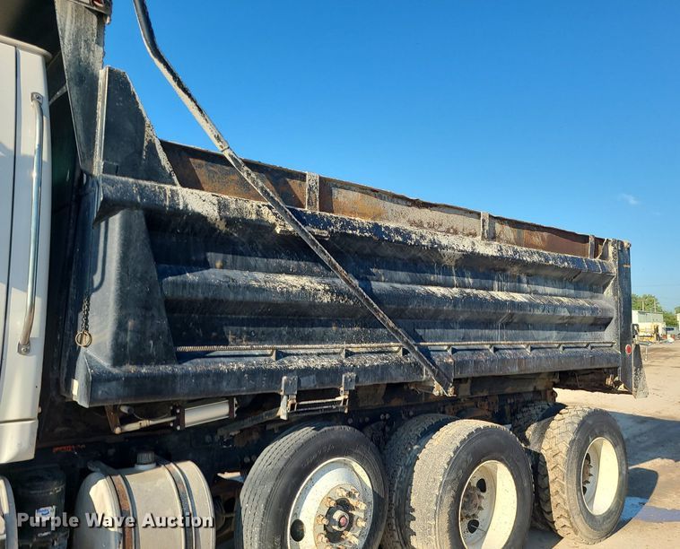 image for item MG9701 2005 Sterling L-Line  dump truck