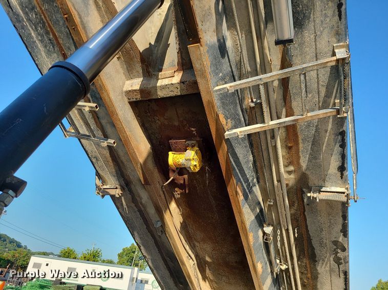 image for item MG9701 2005 Sterling L-Line  dump truck