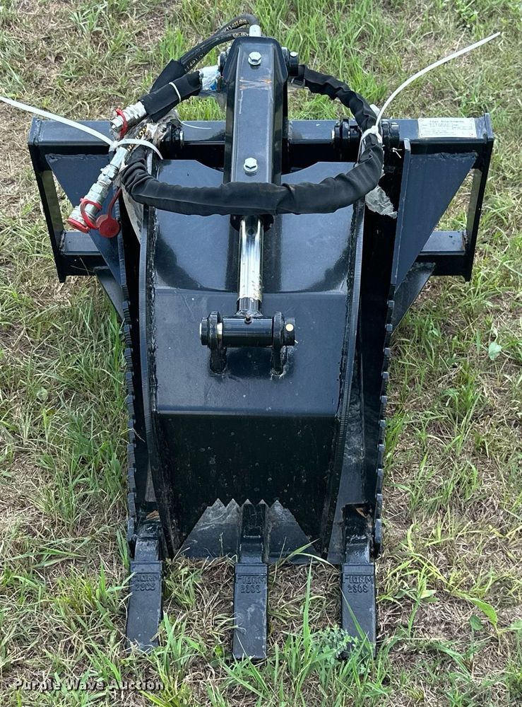 image for item ML9037 2021 Titan Attachments TSTGRAP  skid steer grapple bucket