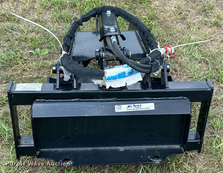 image for item ML9037 2021 Titan Attachments TSTGRAP  skid steer grapple bucket