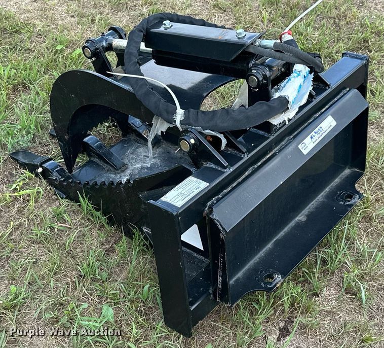 image for item ML9037 2021 Titan Attachments TSTGRAP  skid steer grapple bucket