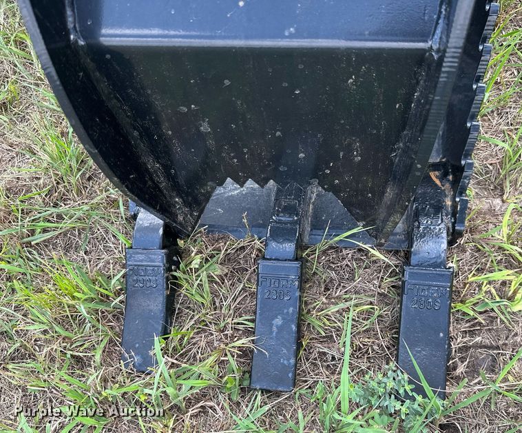 image for item ML9037 2021 Titan Attachments TSTGRAP  skid steer grapple bucket