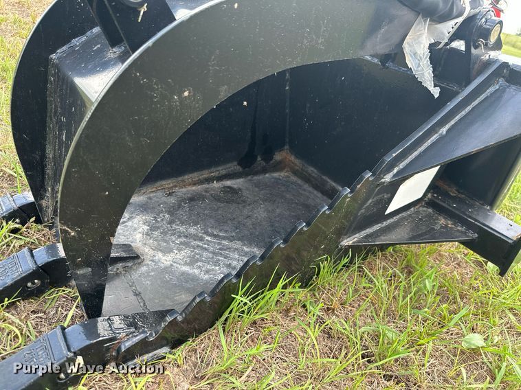 image for item ML9037 2021 Titan Attachments TSTGRAP  skid steer grapple bucket