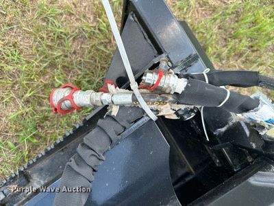 image for item ML9037 2021 Titan Attachments TSTGRAP  skid steer grapple bucket