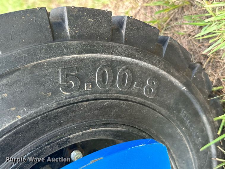 image for item ML9060 2023 TopCat SSSG72  skid steer grader