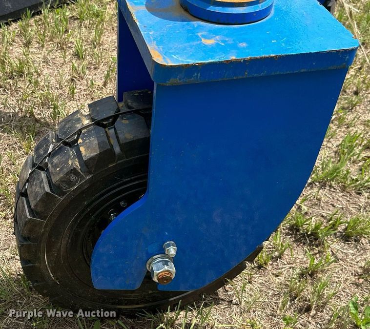 image for item ML9060 2023 TopCat SSSG72  skid steer grader