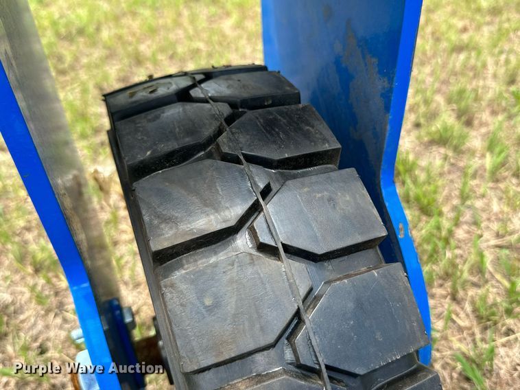 image for item ML9060 2023 TopCat SSSG72  skid steer grader