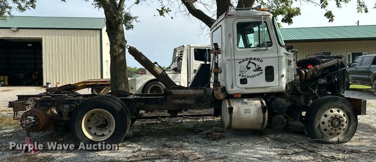 image for item ML9065 1998 Mack CH613  dump truck