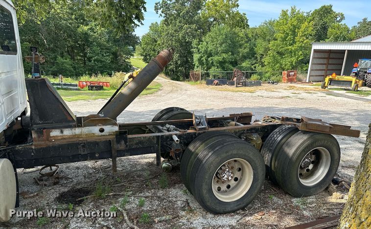 image for item ML9065 1998 Mack CH613  dump truck