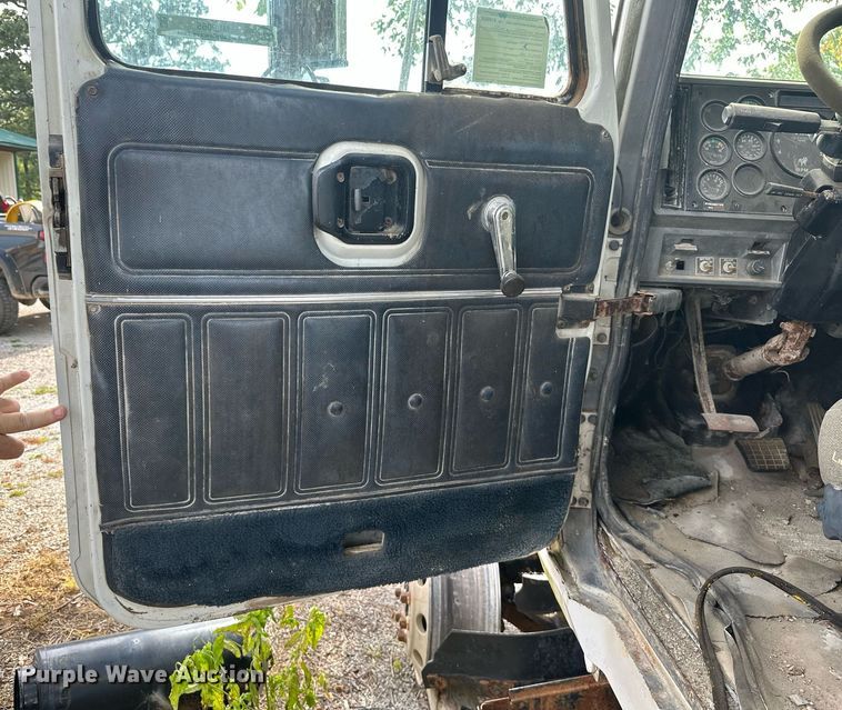 image for item ML9065 1998 Mack CH613  dump truck