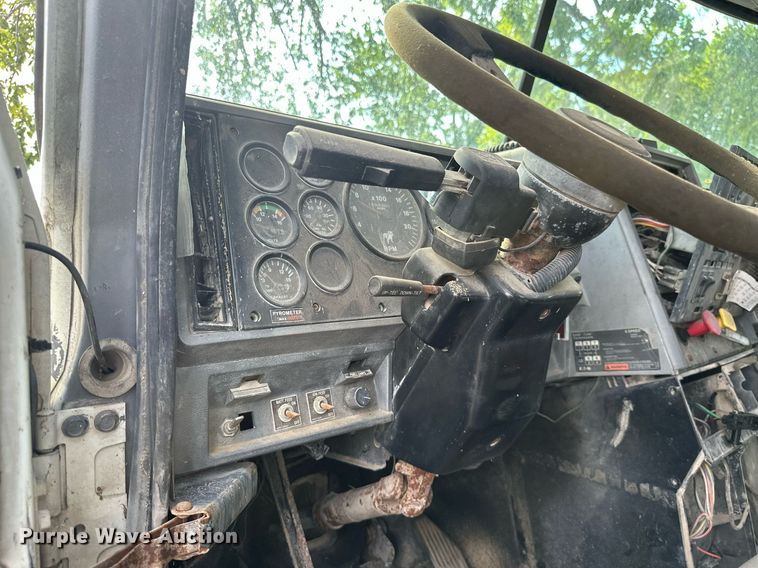 image for item ML9065 1998 Mack CH613  dump truck