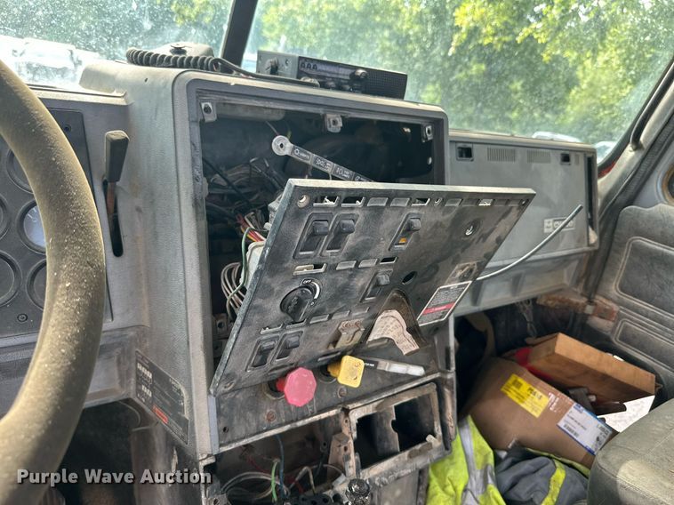 image for item ML9065 1998 Mack CH613  dump truck