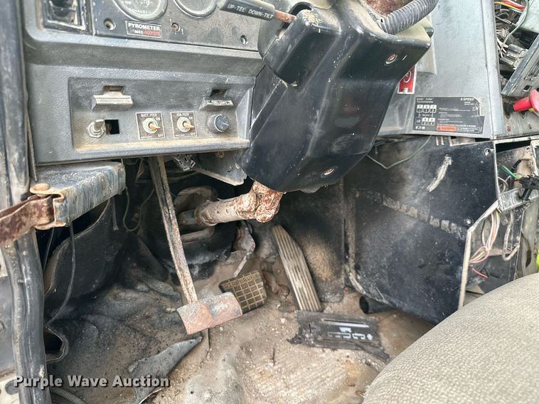 image for item ML9065 1998 Mack CH613  dump truck