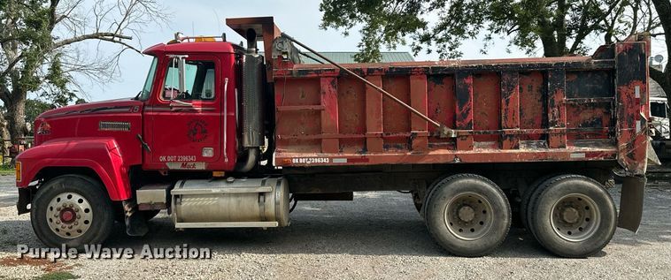 image for item ML9066 2002 Mack CH60  dump truck