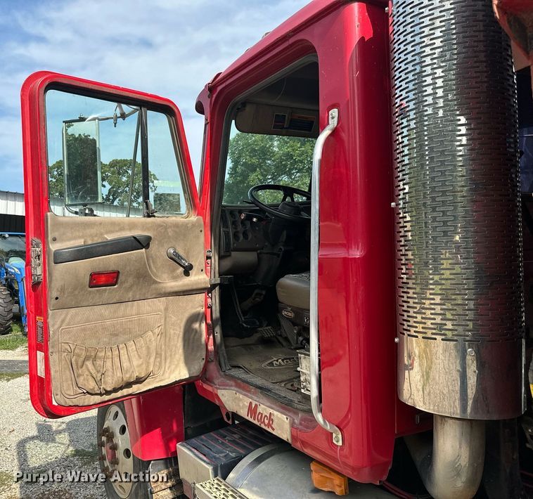 image for item ML9066 2002 Mack CH60  dump truck