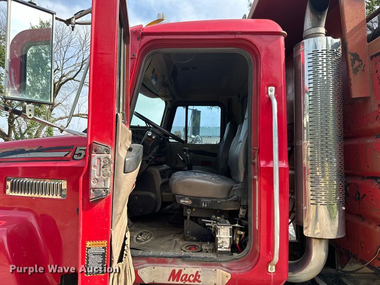 image for item ML9066 2002 Mack CH60  dump truck