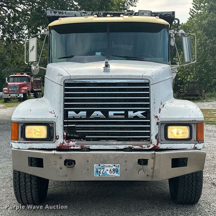 image for item ML9067 1998 Mack CH613  dump truck