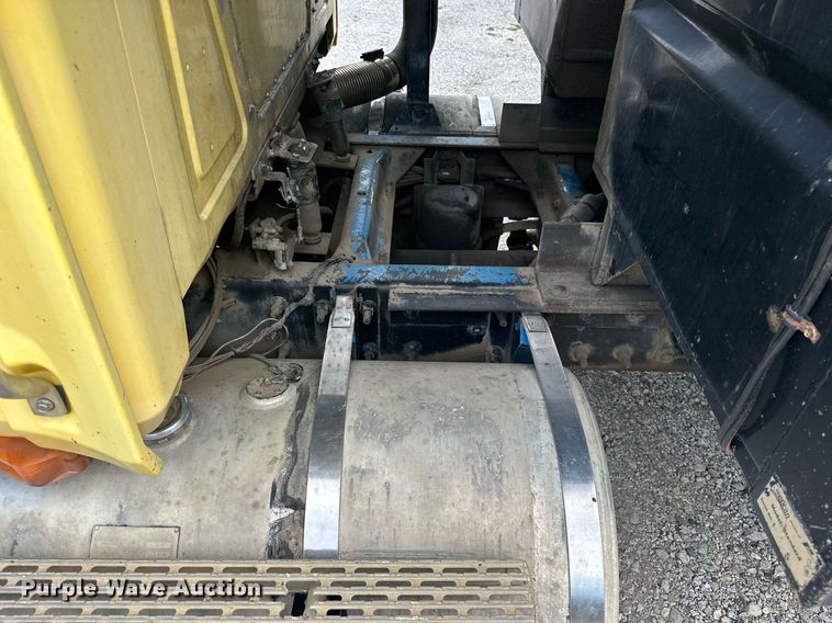 image for item ML9067 1998 Mack CH613  dump truck