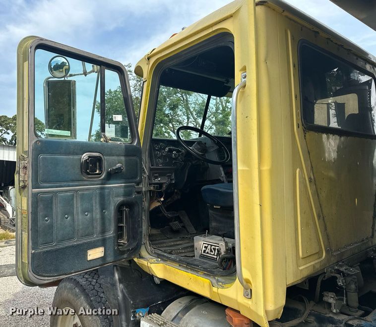 image for item ML9067 1998 Mack CH613  dump truck