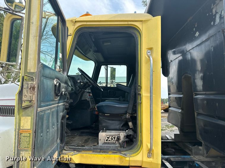 image for item ML9067 1998 Mack CH613  dump truck