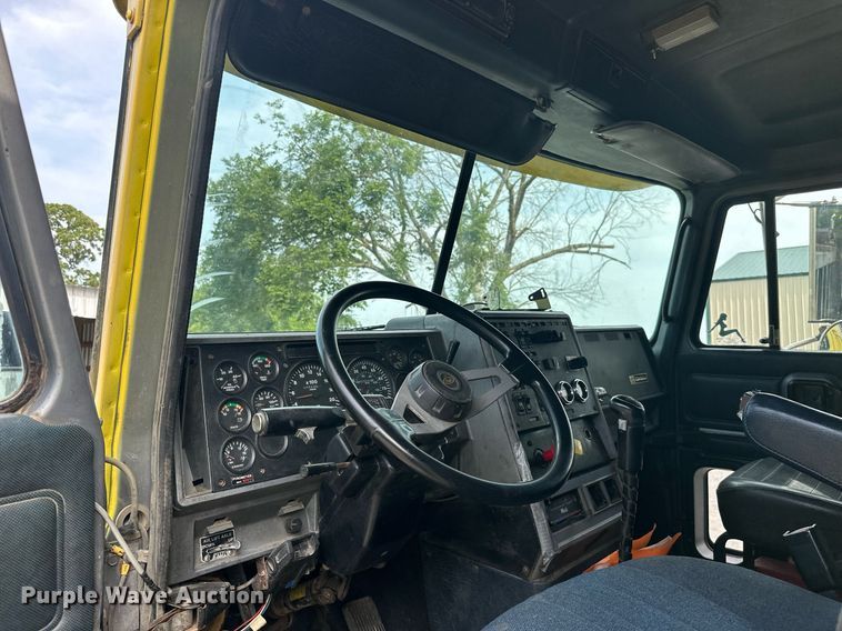 image for item ML9067 1998 Mack CH613  dump truck