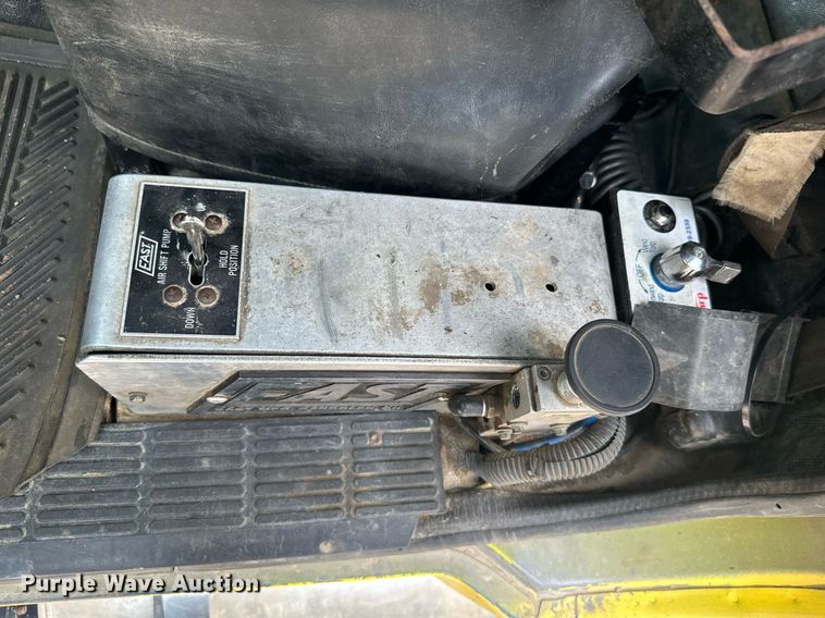 image for item ML9067 1998 Mack CH613  dump truck