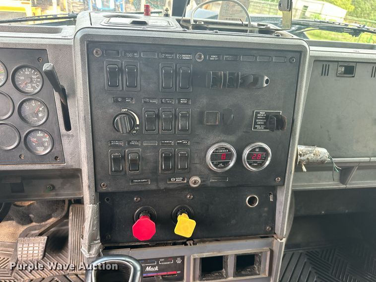 image for item ML9067 1998 Mack CH613  dump truck