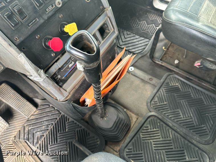 image for item ML9067 1998 Mack CH613  dump truck