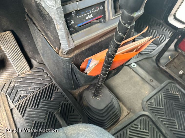 image for item ML9067 1998 Mack CH613  dump truck