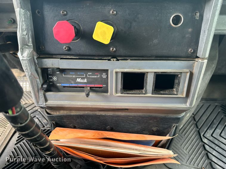 image for item ML9067 1998 Mack CH613  dump truck