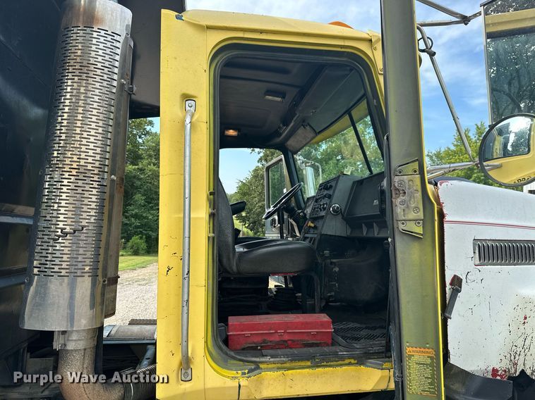 image for item ML9067 1998 Mack CH613  dump truck