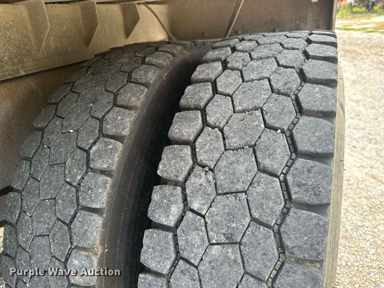 image for item ML9067 1998 Mack CH613  dump truck