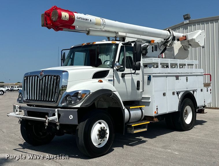 image for item ML9084 2013 International WorkStar 7300  bucket truck