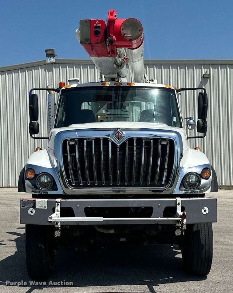 image for item ML9084 2013 International WorkStar 7300  bucket truck
