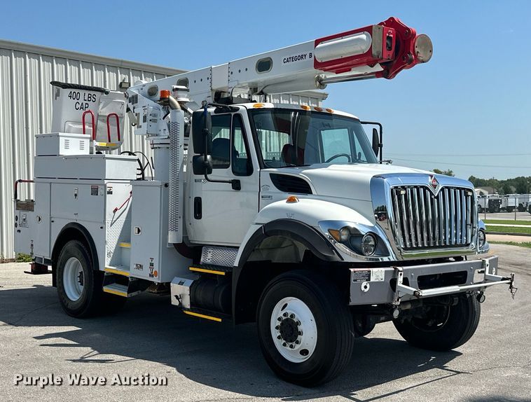image for item ML9084 2013 International WorkStar 7300  bucket truck
