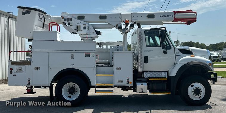image for item ML9084 2013 International WorkStar 7300  bucket truck