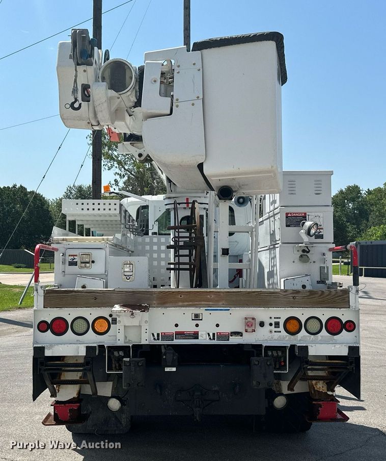 image for item ML9084 2013 International WorkStar 7300  bucket truck