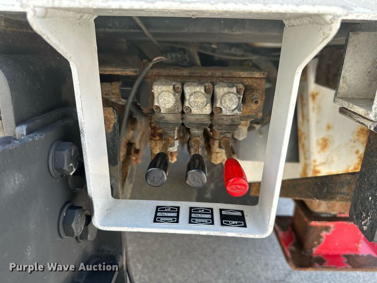 image for item ML9084 2013 International WorkStar 7300  bucket truck