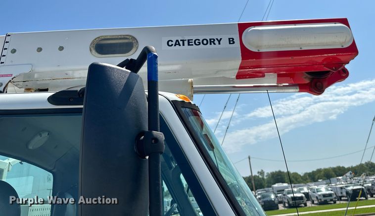 image for item ML9084 2013 International WorkStar 7300  bucket truck