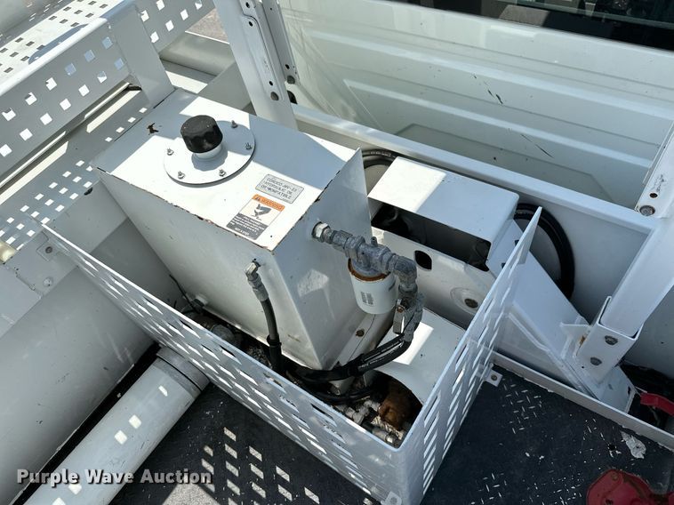 image for item ML9084 2013 International WorkStar 7300  bucket truck