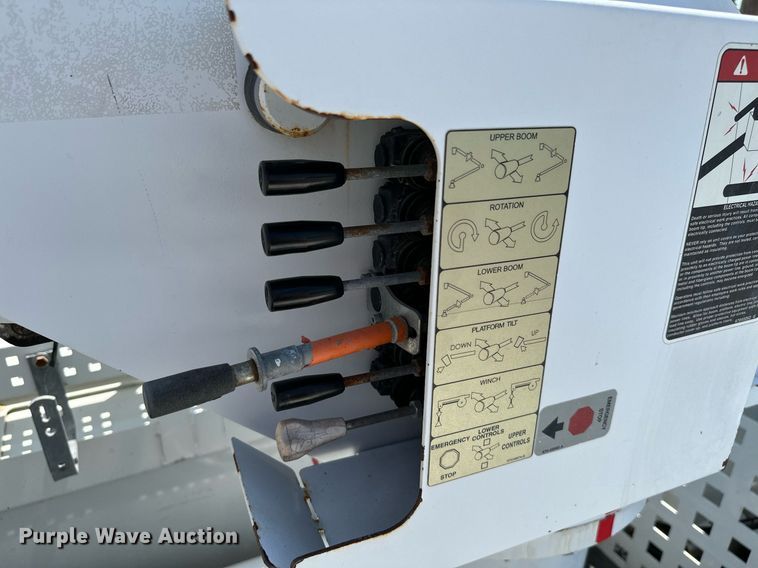 image for item ML9084 2013 International WorkStar 7300  bucket truck