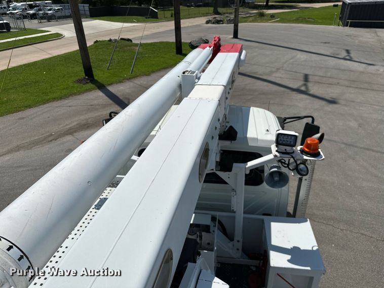 image for item ML9084 2013 International WorkStar 7300  bucket truck