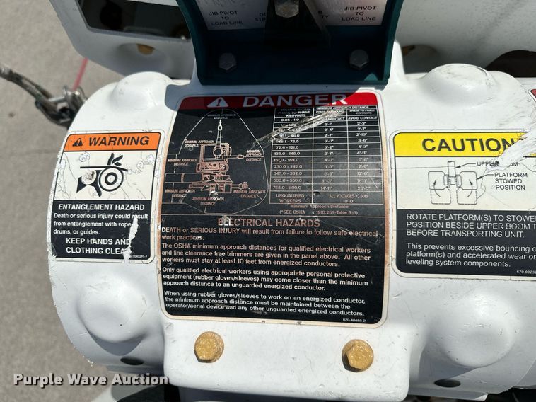 image for item ML9084 2013 International WorkStar 7300  bucket truck