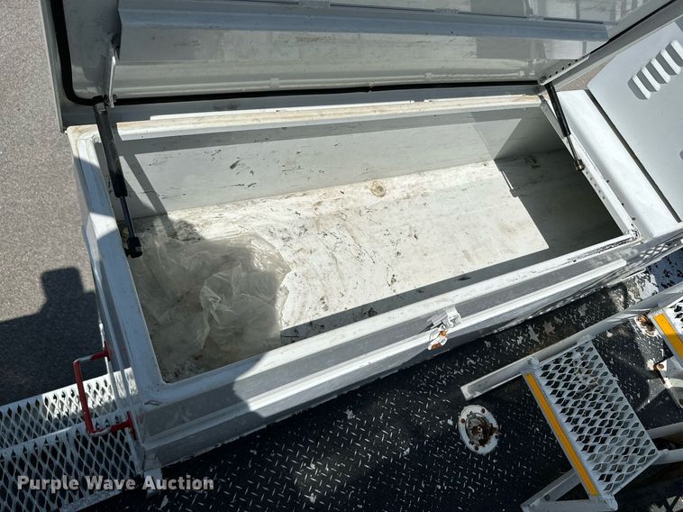 image for item ML9084 2013 International WorkStar 7300  bucket truck