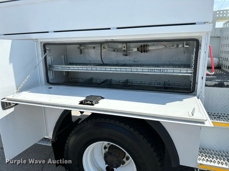 image for item ML9084 2013 International WorkStar 7300  bucket truck