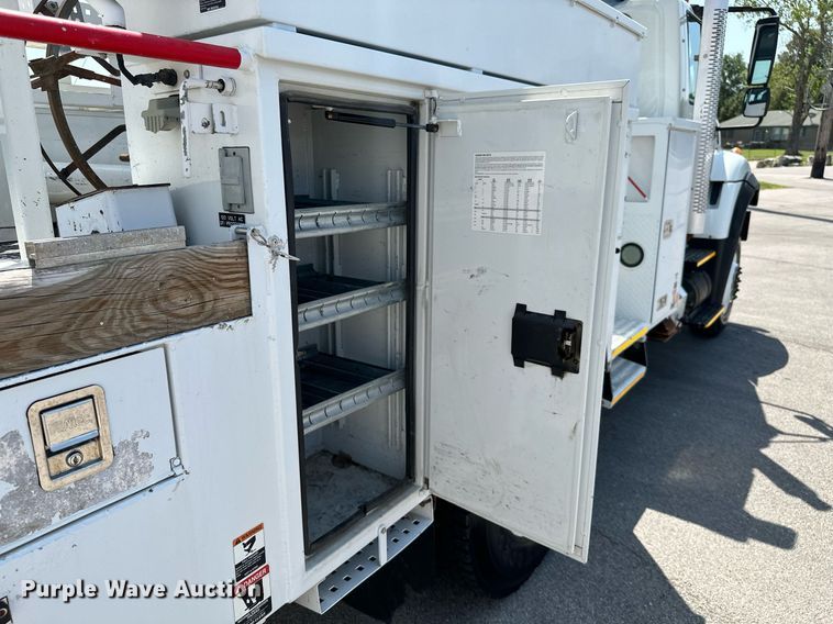 image for item ML9084 2013 International WorkStar 7300  bucket truck