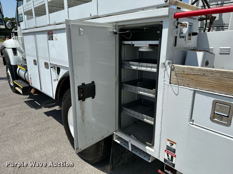 image for item ML9084 2013 International WorkStar 7300  bucket truck